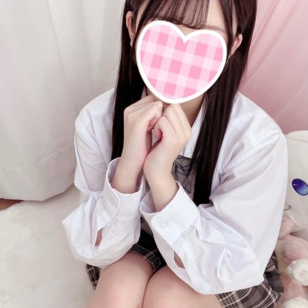 ななは　160cm（Cカップ）　19歳