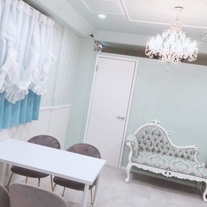 綺麗で可愛く広々とした店内☆